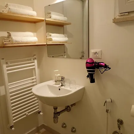 Bed & Breakfast La Casa Degli Artisti 2*