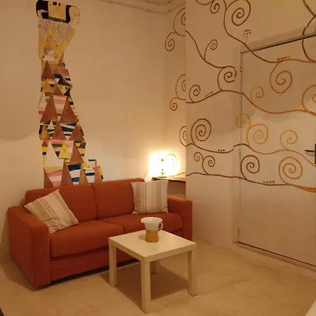 La Casa Degli Artisti Bed & Breakfast 2*